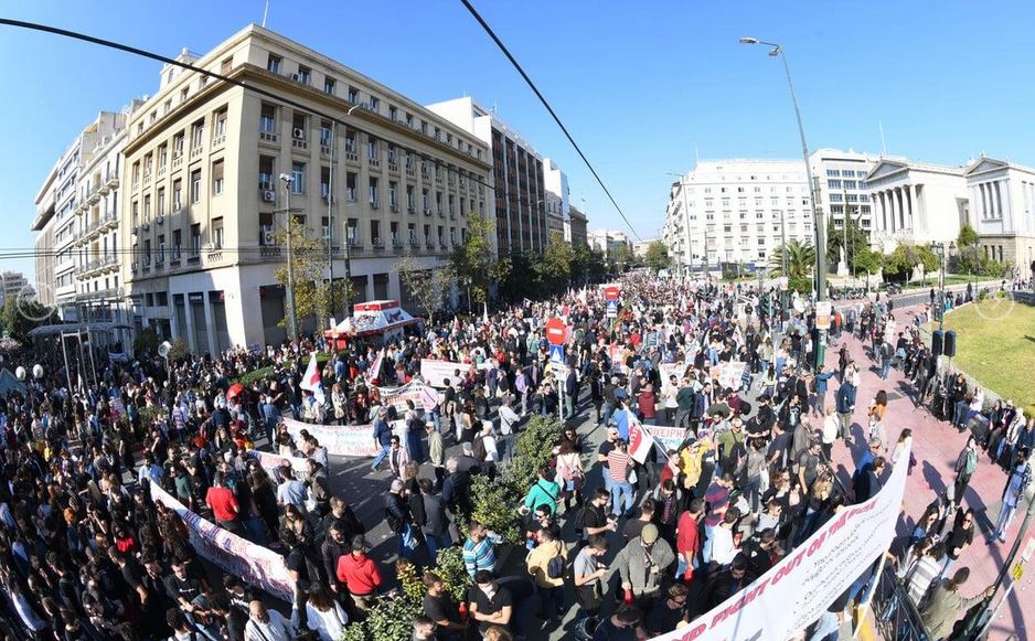 Απεργία: Όλοι στο κέντρο της Αθήνας - Εργαζόμενοι και φοιτητές διαμαρτύρονται για την ακρίβεια