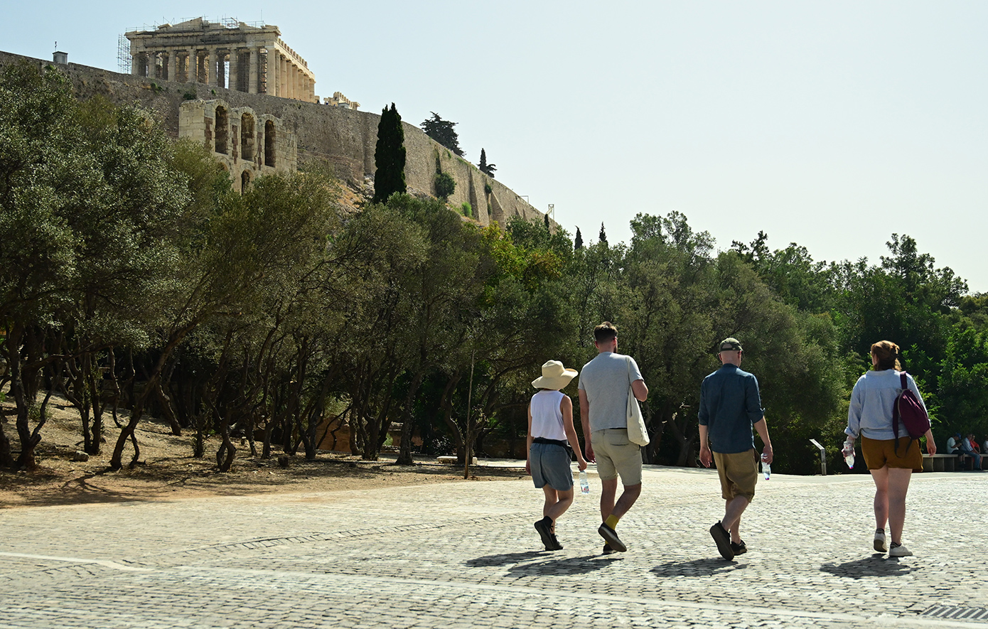 Ανάκαμψη στον Εισερχόμενο Τουρισμό με Μειωμένα Έσοδα τον Αύγουστο του 2024