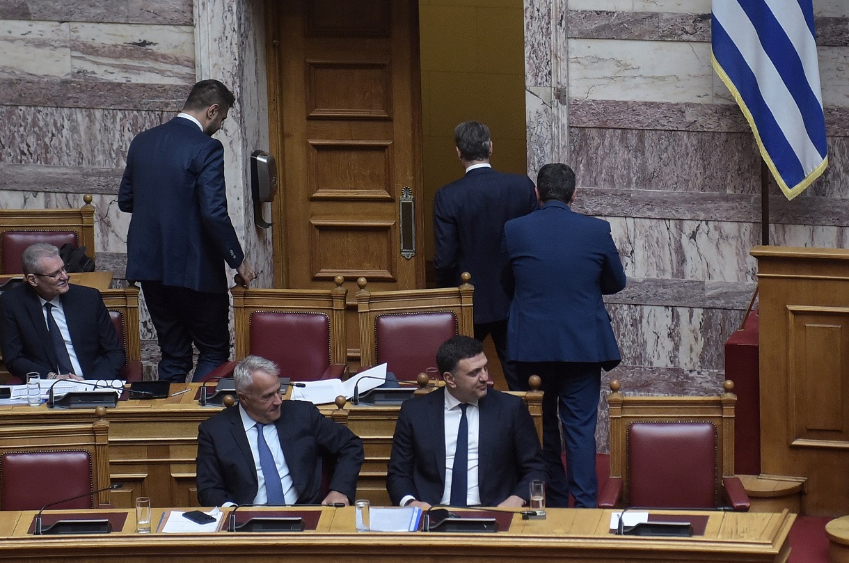 Η πολιτική αναταραχή και οι εσωκομματικές αντιπαραθέσεις στον ΣΥΡΙΖΑ και τη ΝΔ